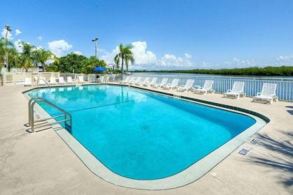Sea Spray Studio 114 Beach steps away! pool+WiFi - image 11