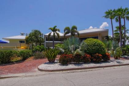Sea Spray Studio 114 Beach steps away! pool+WiFi - image 12