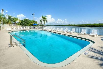 Sea Breeze Studio 510 Beach steps away!+pool+WiFi - image 11