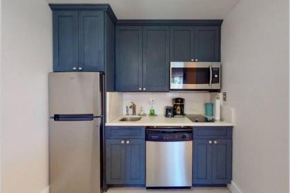 Sea Breeze Studio 510 Beach steps away!+pool+WiFi - image 2