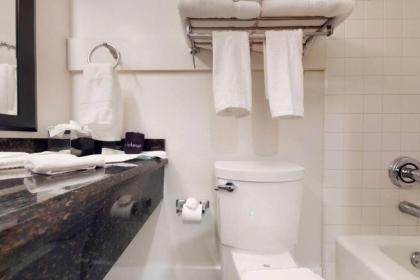 Sea Breeze Studio 510 Beach steps away!+pool+WiFi - image 4