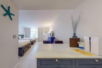 Sea Breeze Studio 510 Beach steps away!+pool+WiFi - image 5