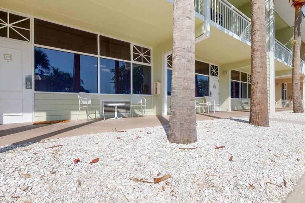 Sea Breeze Studio 510 Beach steps away!+pool+WiFi - image 7