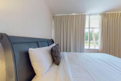Sea Breeze Studio 510 Beach steps away!+pool+WiFi - image 9
