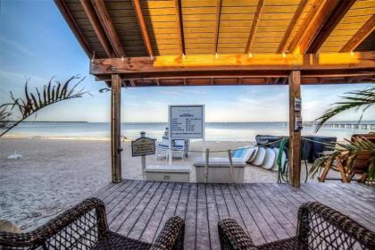 Bay View Studio206 Beach steps away! Pool+WiFi - image 15