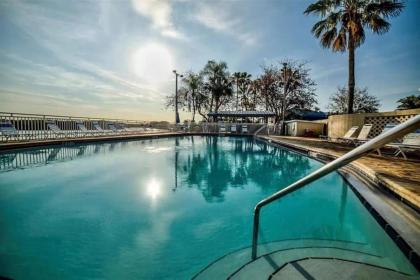Bay View Studio206 Beach steps away! Pool+WiFi - image 4