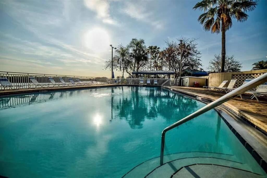 Bay View Studio206 Beach steps away! Pool+WiFi - image 4