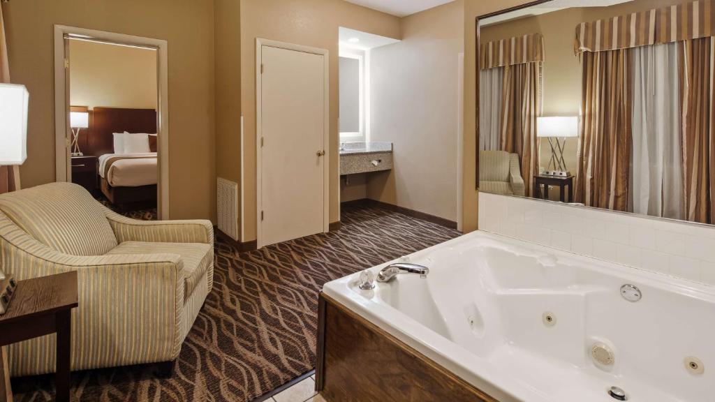 Best Western Plus Russellville Hotel & Suites - image 2