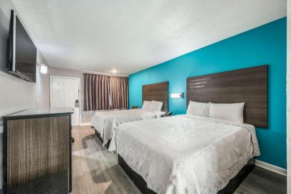 Green Woods Inn - image 11