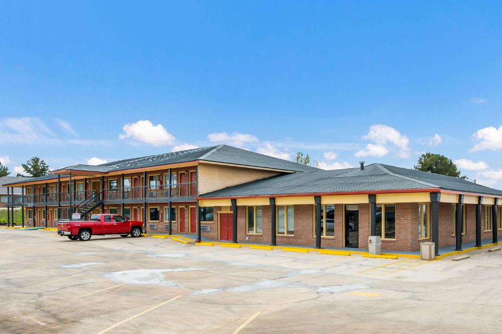 Green Woods Inn - image 4