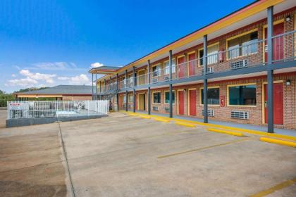 Green Woods Inn - image 7