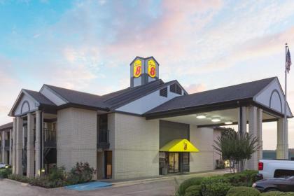 Super 8 by Wyndham Ruston - image 2
