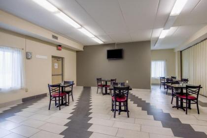Econo Lodge - image 15