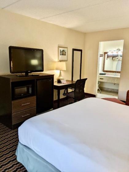 Econo Lodge - image 6