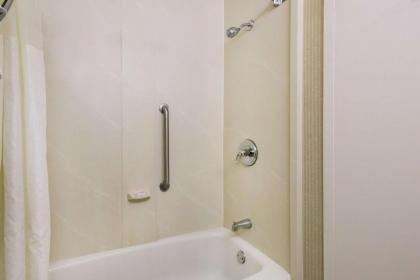 Days Inn by Wyndham Rutland/Killington Area - image 2