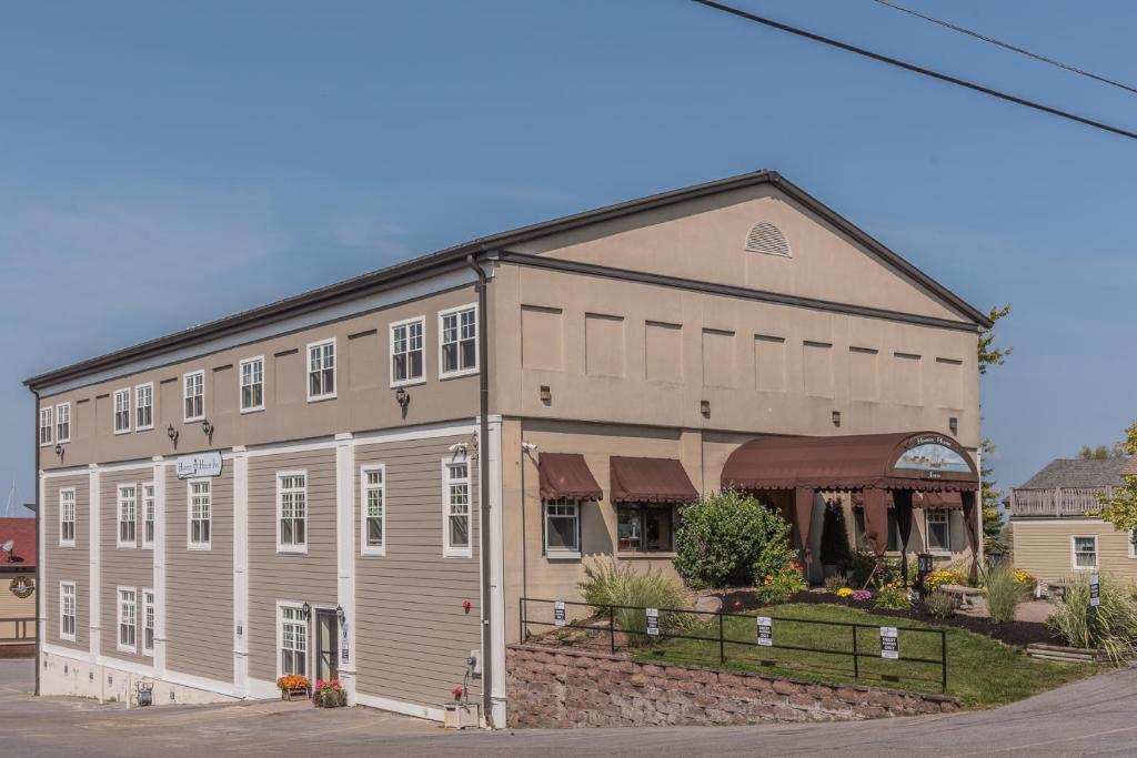 Harbor House Inn - main image