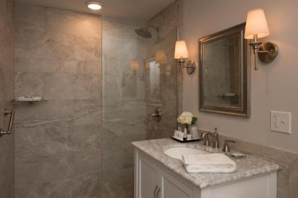 Harbor House Inn - image 10