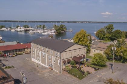 Harbor House Inn - image 2