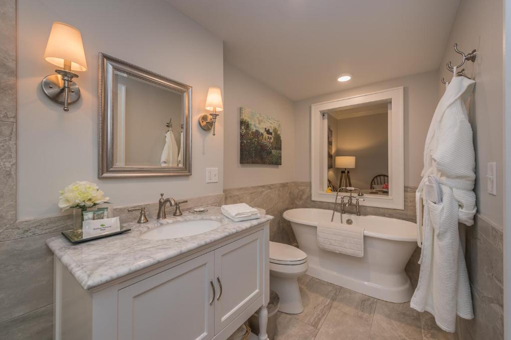 Harbor House Inn - image 4