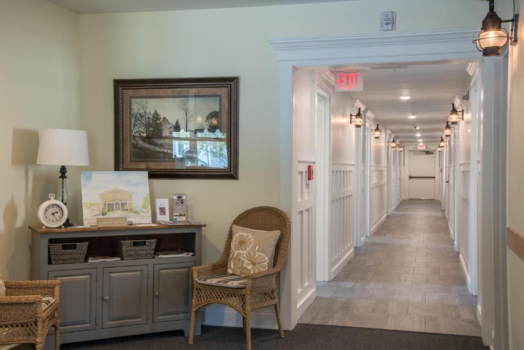 Harbor House Inn - image 5
