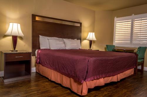 Americas Best Value Inn Old Sacramento - image 2
