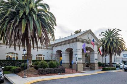 Lions Gate Hotel California