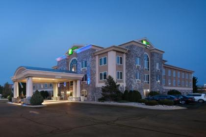 Holiday Inn Express Hotel & Suites Saginaw an IHG Hotel - image 15