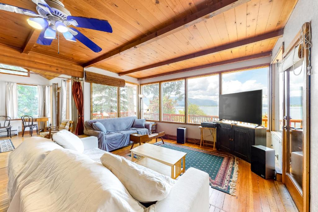 Calm Waters Lakeside Cabin - main image