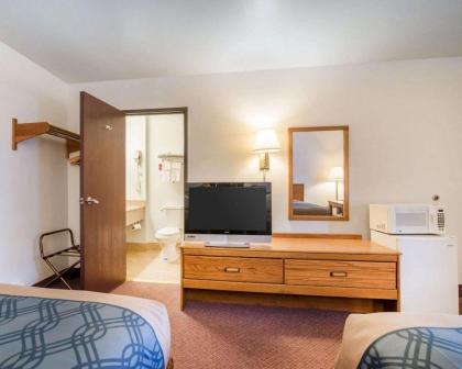 Econo Lodge St. Albans - image 11