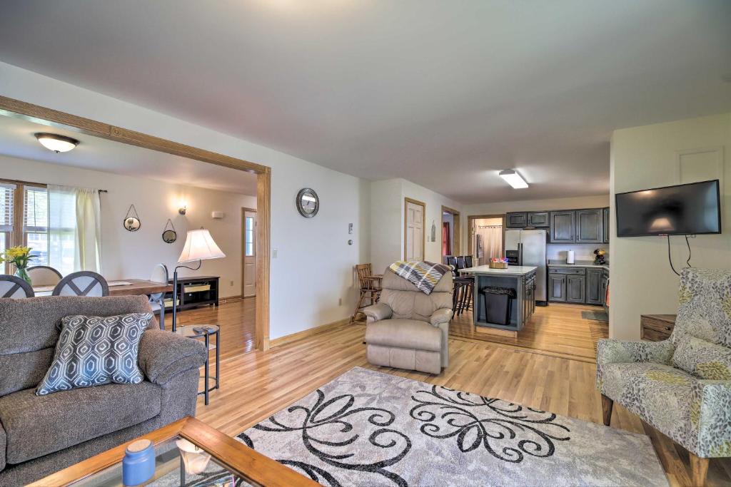 Lake Champlain Home with Decks Kayaks and More - image 5