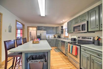 Lake Champlain Home with Decks Kayaks and More - image 7