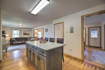 Lake Champlain Home with Decks Kayaks and More - image 9