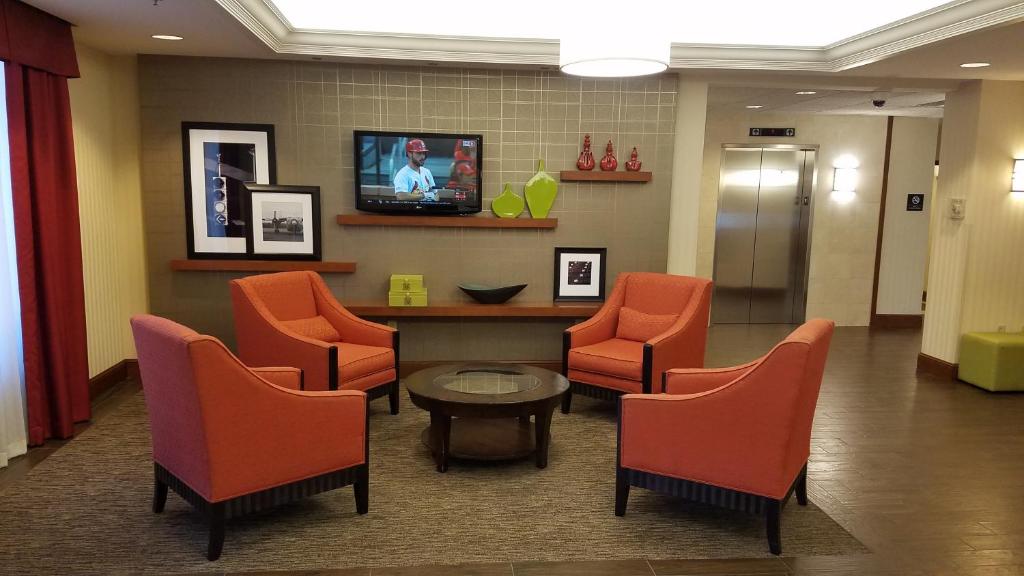 Hampton Inn St. Louis-Airport - image 4