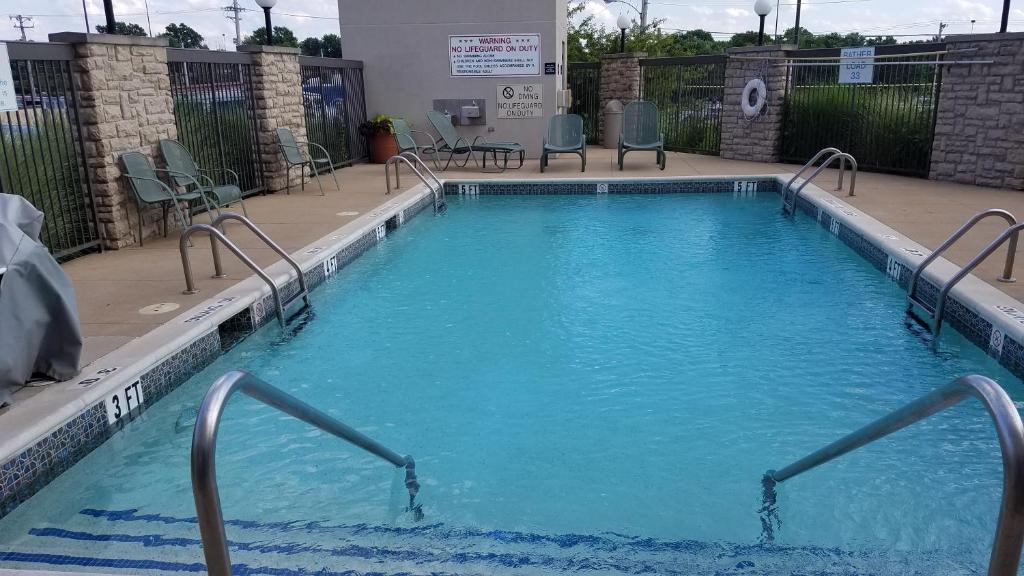 Hampton Inn St. Louis-Airport - image 5