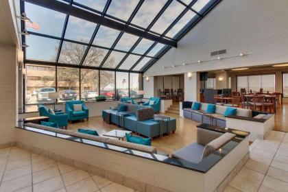 Pear Tree Inn St. Louis Airport - image 2