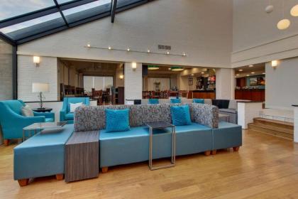 Pear Tree Inn St. Louis Airport - image 4