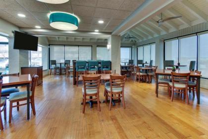 Pear Tree Inn St. Louis Airport - image 7