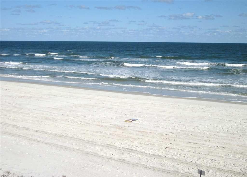 Summerhouse 263 2 Bedrooms Sleeps 6 Ocean Front 4 Heated Pools WiFi - image 4