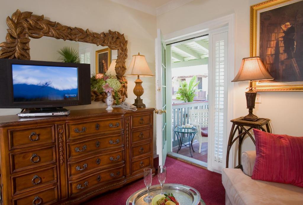 Casablanca Inn on the Bay - image 2