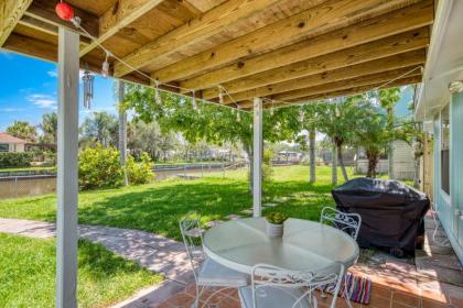 Sunset Canal Cottage - image 4