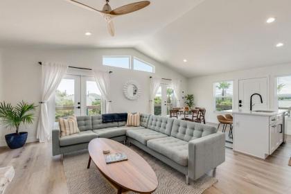 Bright New Beach House    2 blocks to beach Saint Augustine