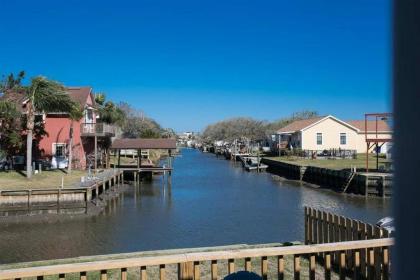 Canal Front Home! Walk to Beach Porch Fishing
