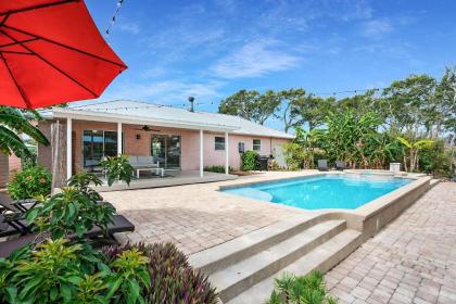 Walk to Beach Pool Hot tub Dock GAmES