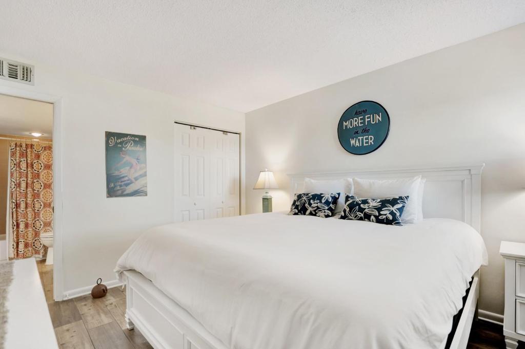 Stunning Ocean Views Huge Patio Heated Pool and Amenities! - image 3