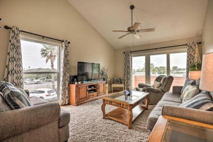 Beach Condo Walk to Ocean and Restaurants!