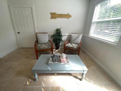 Flamingo Cove! Fun Island Home Sleeps 10 Dog Friendly Turquoise Kitchen Electric BBQ! - image 3