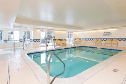Fairfield Inn and Suites by Marriott Chicago St. Charles - image 10