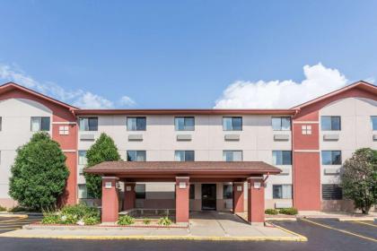 Super 8 by Wyndham St. Charles Illinois