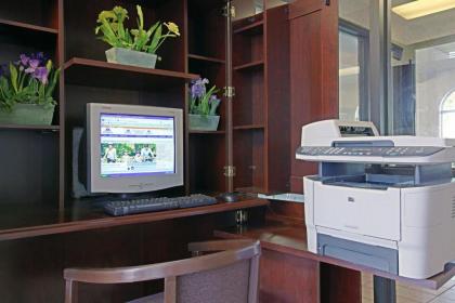 Americas Best Value Inn and Suites Saint Charles - image 11
