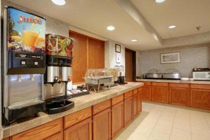 Americas Best Value Inn and Suites Saint Charles - image 13